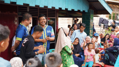 Calon Gubernur Sumatera Utara nomor urut 1 Bobby Nasution blusukan ke gang-gang kecil yang berada di Kelurahan Beting Kuala Kapias, Kecamatan Teluk Nibung, Kota Tanjungbalai, Rabu (16/10/2024).