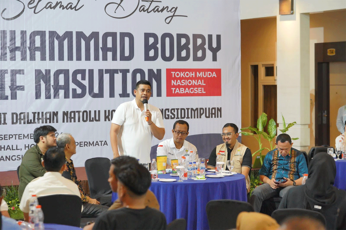 M. Bobby Afif Nasution memaparkan program kerjanya di hadapan para pengusaha muda yang tergabung dalam Himpunan Pengusaha Muda Indonesia (HIPMI) se-kawasan Tapanuli Bagian Delatan (Tabagsel) di Mega Permata Hotel, Padang Sidempuan, Selasa (8/10/2024).