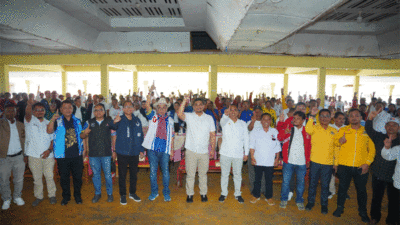 Bobby Nasution dan rombongan dan tim kampanye di Kabupaten Toba, Senin (7/10/2024).