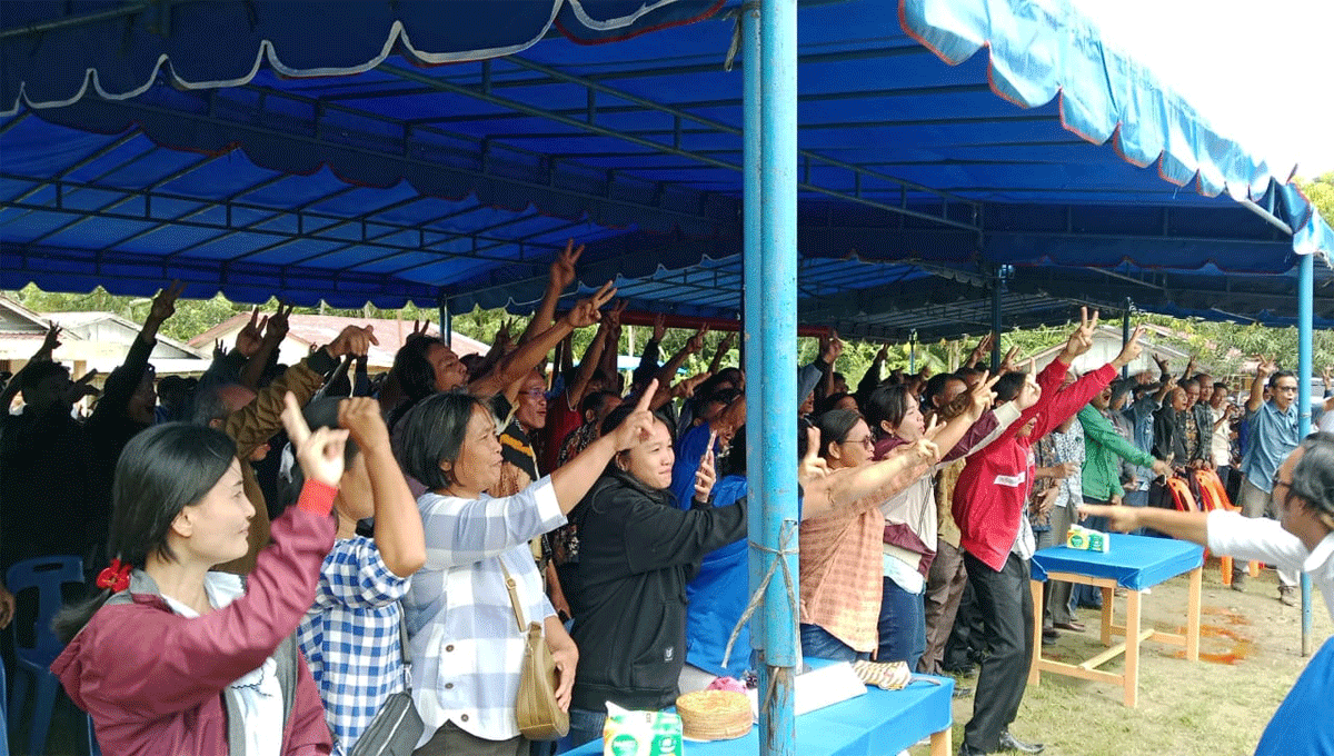 Pengukuhan tim pemenangan paslon Alinuru Laoli-Faozanolo Zai di Kecamatan Bawalato, Sabtu (12/12/2024).