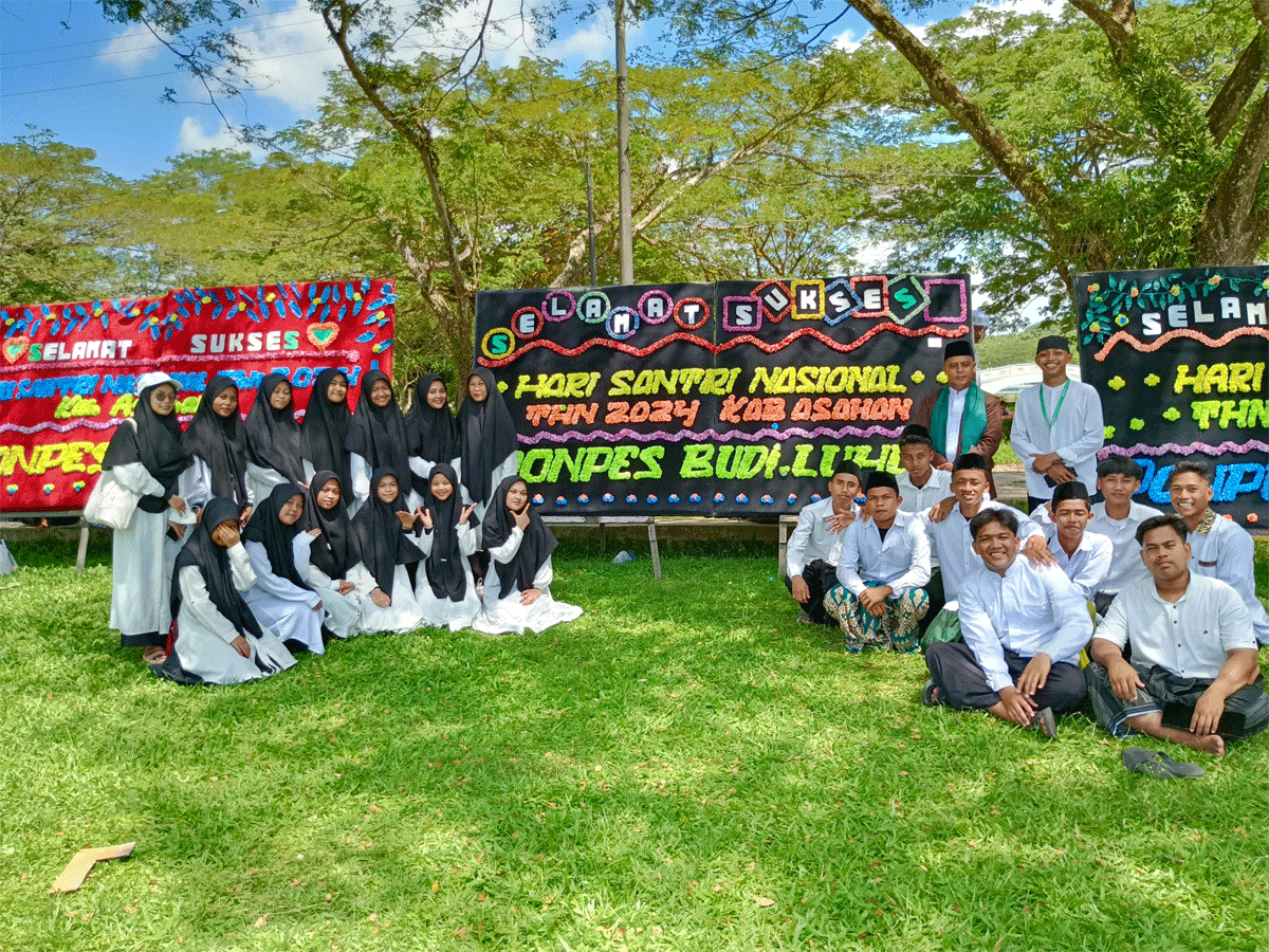 Pondok Pesantren Budi Luhur 354 binaan Dewan Pimpinan Daerah Lembaga Dakwah Islam Indonesia (DPD LDII) Kabupaten Asahan ikuti perigatan Hari Santri di Alun-alun Pendopo Kota Kisaran, Selasa (22/10/2024).