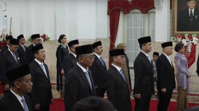 Presiden Prabowo Subianto lantik menteri.