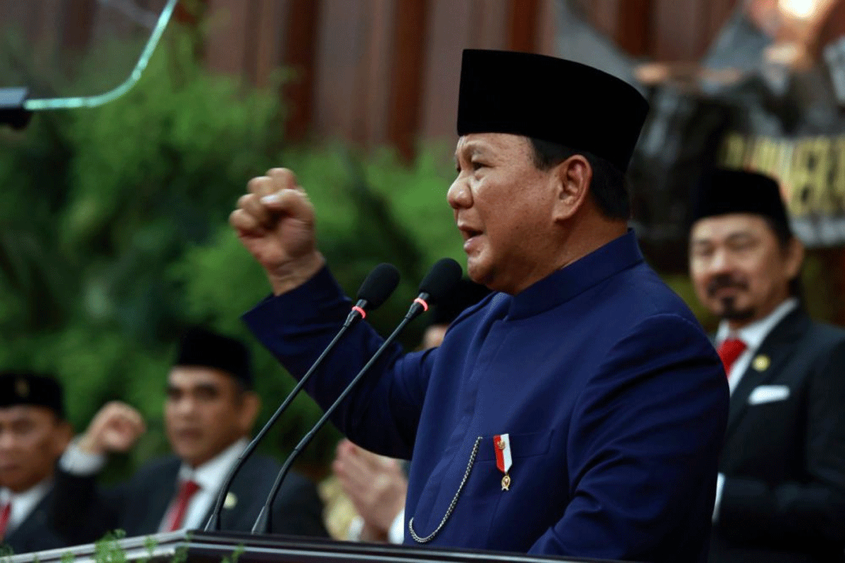 Presiden Prabowo Subianto menyampaikan pidato pertamanya di hadapan Sidang Paripurna MPR RI usai dilantik menjadi presiden periode 2024-2029 di Gedung Nusantara MPR-DPD-DPR, Senayan, Jakarta, Minggu (20/10/2024). (Humas Setkab).