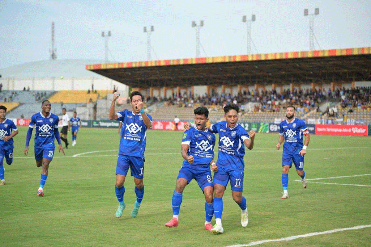 Pemain PSPS Pekanbaru selebrasi usai cetak gol. (riau.go.id)