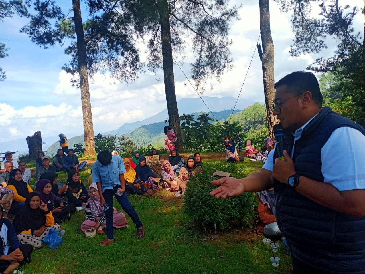 Richi Aprian dialog dengan warga.