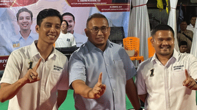 Anggota DPR asal Sumbar dari Partei Gerindra, Andre Rosiade turun langsung saat berkampanye pasangan calon Wali Kota dan Wakil Wali Kota sawahlunto, Riyanda-Jeffry.