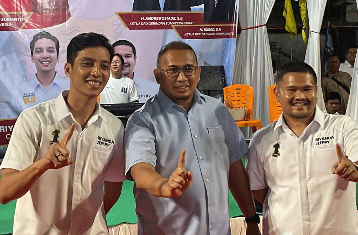 Anggota DPR asal Sumbar dari Partei Gerindra, Andre Rosiade turun langsung saat berkampanye pasangan calon Wali Kota dan Wakil Wali Kota sawahlunto, Riyanda-Jeffry.