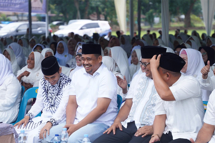 Bobby hadiri tabligh akbar Majelis Taklim Halimah Indonesia (MTHI) Sumut yang digelar di Lapangan Sei Semayang Kebon, Kabupaten Deli Serdang, Sabtu (16/11/2024).