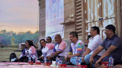 Gubernur Sumatera Utara nomor urut 1, Bobby Nasution saat bersilaturahmi sekaligus berdiskusi dengan kelompok tani di Kecamatan Bawalato, Kabupaten Nias, Sabtu (2/11/2024) sore.