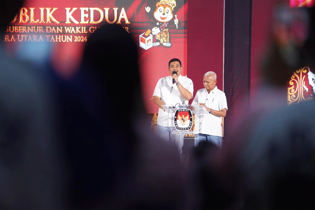 Pasangan calon Gubernur- Wakil Gubernur Sumatera Utara nomor urut 1. Bobby Nasution-Surya beri pemaparan dalam debat Pilgub Sumut