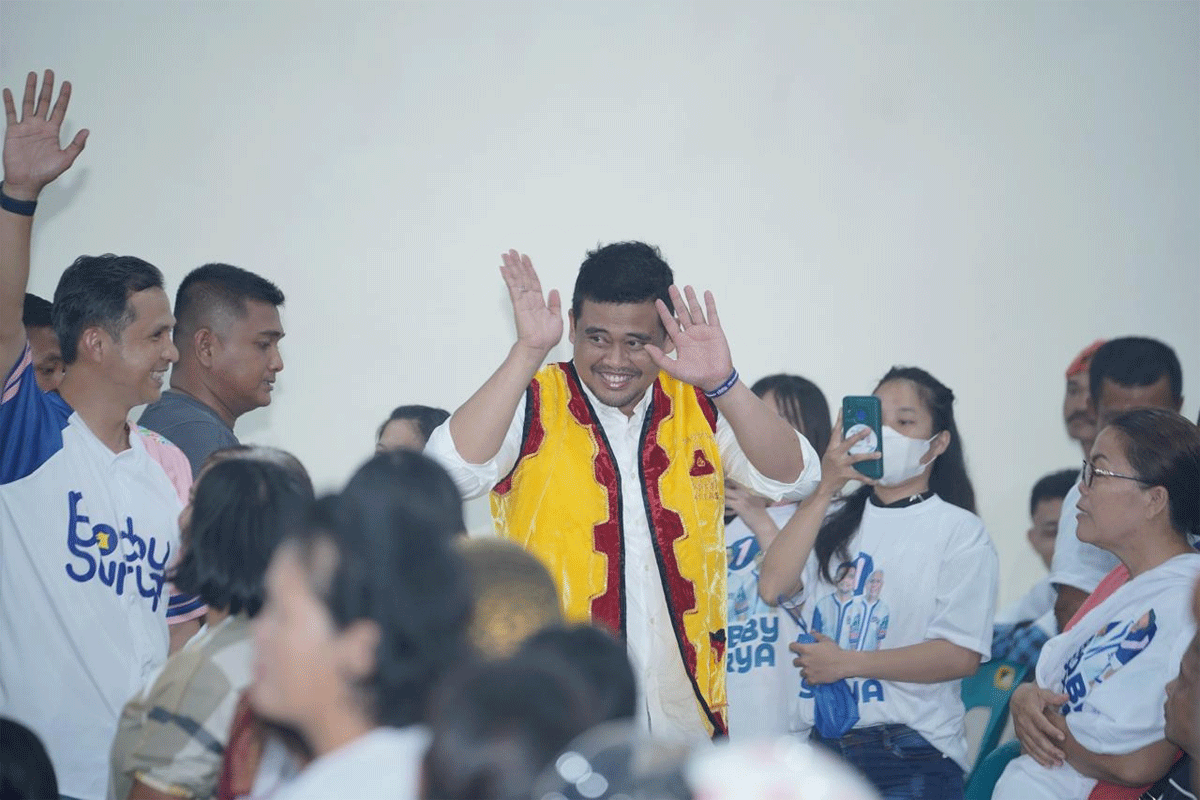 Calon Gubernur Sumatera Utara nomor urut 1, Bobby Nasution beserta rombongan tiba di Kepulauan Nias, Kamis (31/10/2024) sore.