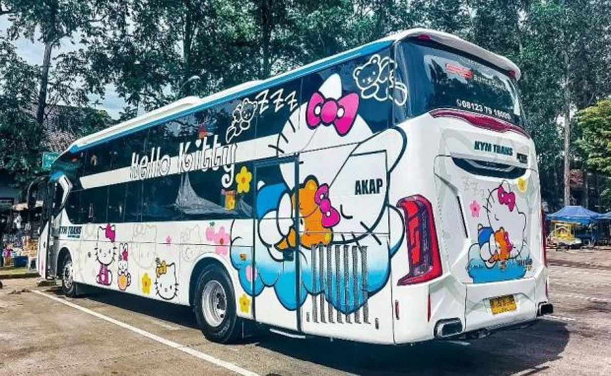 Salah satu armada bus KYM Trans.