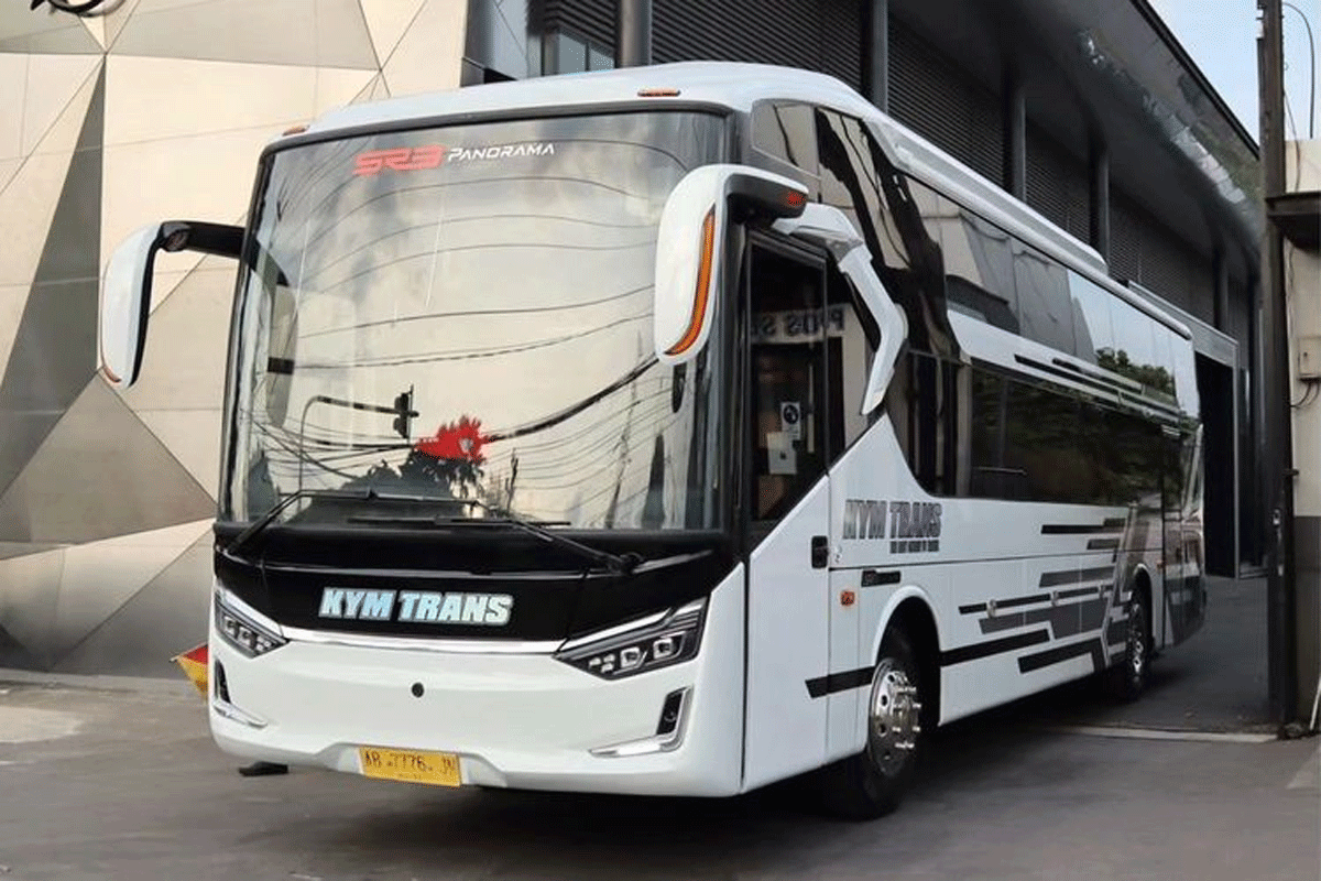 Salah satu armada bus KYM Trans