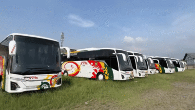 Bus baru NPM yang di Karoseri Adiputro, Malang yang akan layani rute Padang-Dumai dan Dumai-Bandung