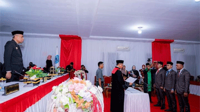 Ketua dan Dua Wakil Ketua DPRD Buton Tengah Dikukuhkan, Penjabat Bupati Beri Selamat