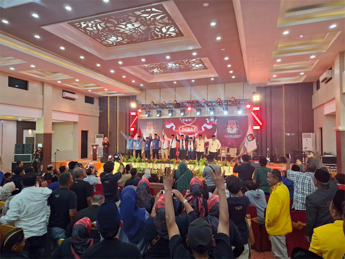 Sebanyak lima pasangan calon Wali Kota dan Wakil Wali Kota Payakumbuh ikut debat pertama, Selasa (12/11/2024) malam.