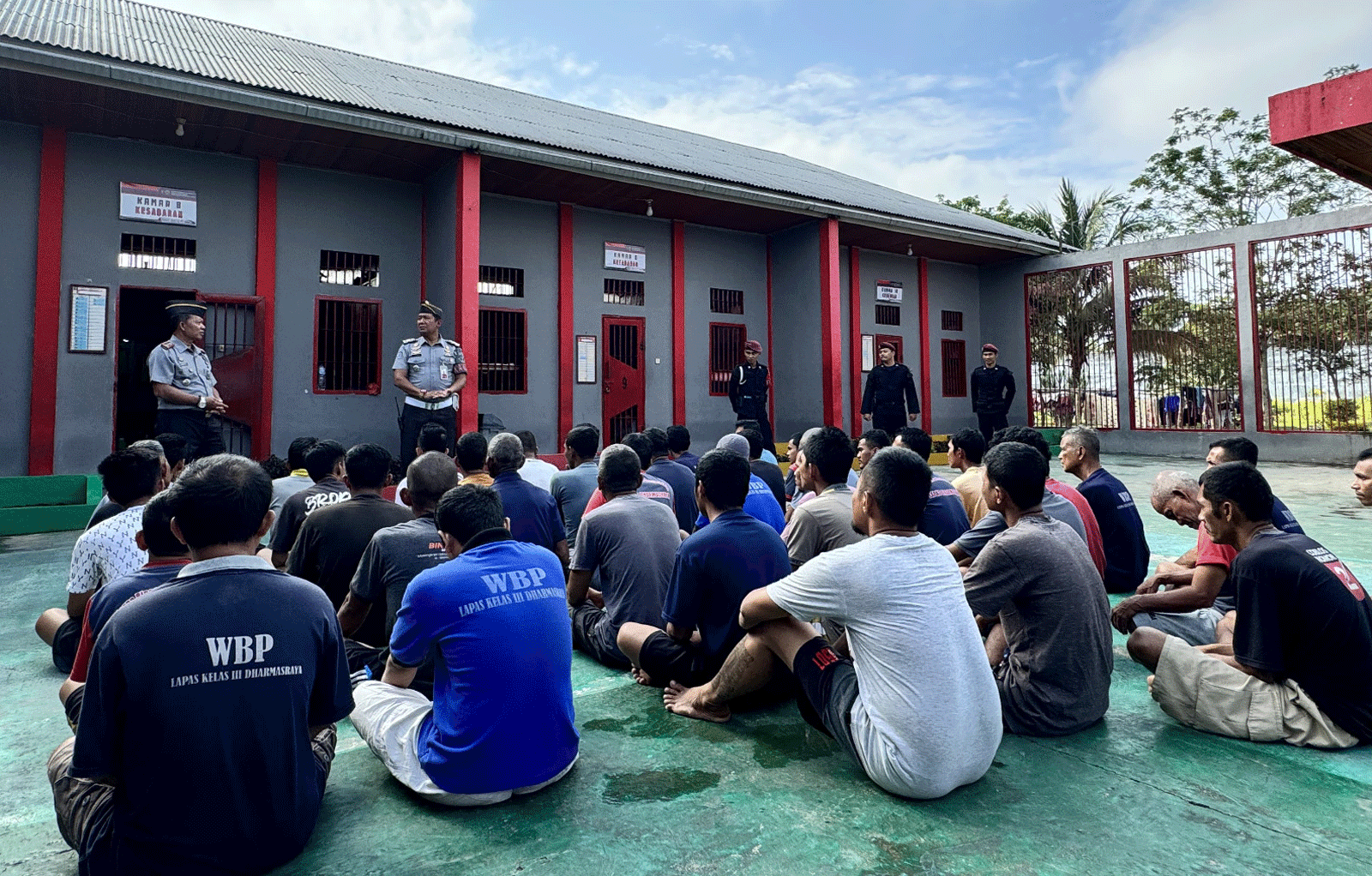 Petugas beri pengarahan pada warga binaan Lapas Dharmasraya