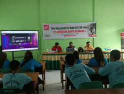 Siswa Diminta Utamakan Keselamatan Berkendara, Dua Perusahaan Beri Edukasi Safety Riding ke Sekolah