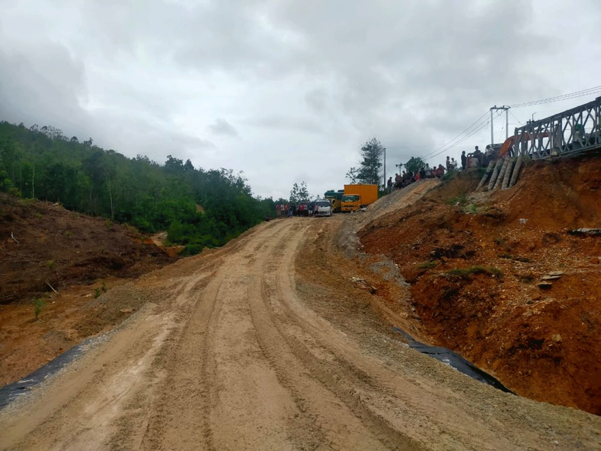 Jalan lintas Riau-Sumbar di Desa Tanjung Alai, Kecamatan XIII Koto Kampar, Kabupaten Kampar, Riau
