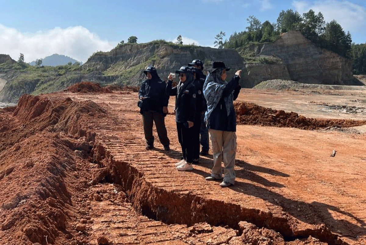 Kunjungan lapangan Tim Gakkum Kementerian Lingkungan Hidup dan Kehutanan saat memverifikasi pengaduan masyarakat di IUP PT Miyor Pratama Coal. (Istimewa)