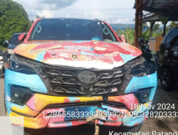 Mobil Bergambar Edy-Hasan Pecah Ban, Pengendara Motor Tewas 9 Mobil Bergambar Edy-Hasan Pecah Ban, Pengendara Motor Tewas