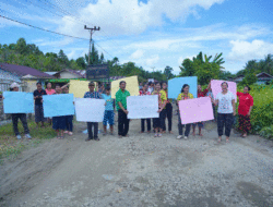 Bobby Nasution Dihadang di Nias Utara, Warga Bentangkan Sejumlah Poster, Ada Apa 7 Bobby Nasution Dihadang di Nias Utara, Warga Bentangkan Sejumlah Poster, Ada Apa