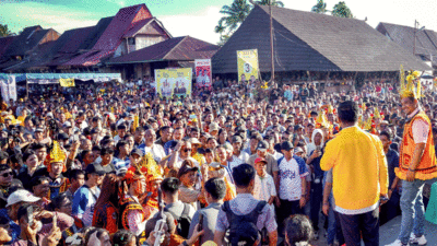 Kampanye Bobby Nasution di Desa Bawomataluo, Kecamatan Fanayama, Kabupaten Nias Selatan dihadiri ribuan warga, Minggu (3/11/2024)