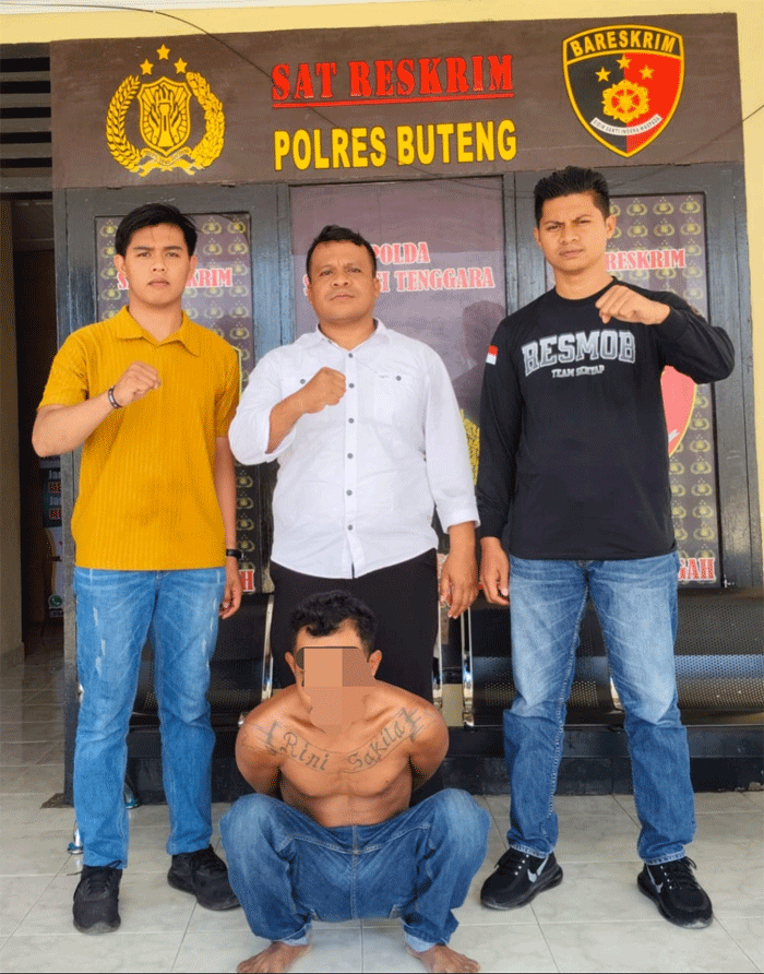Kasat Reskrim Polres Buteng, AKP Sunarton bersama anggota mengamankan pelaku penikaman warga Kelurahan Tolandona