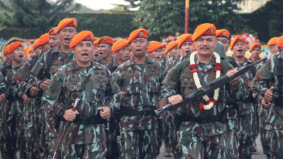 Mayor Pas Jhon Herriansyah Siregar secara resmi menerima tongkat komando, Kamis (14/11/2024) di Lapangan Upacara Yonko 469 Kopasgat dari komandan sebelumnya Letkol Pas Roni Cahyo Setiawan.