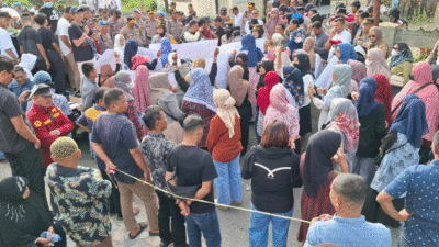 Minta Dugaan Politik Uang Diusut Tuntas, Puluhan Warga Unjuk Rasa di Bawaslu Payakumbuh