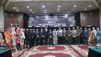 Ketua DPRD Syaiful Efendi bersama wakil ketua, Wali Kota Erman Safar, Wakil Wali Kota Marfendi dan anggota DPRD dan Forkopimda Bukittinggi.