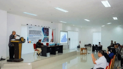 Penjabat Bupati Buteng, Kostantinus Bukide memberikan sambutan saat menerima tim KKP RI di Aula Pancana Kantor Bupati di Kota Praja Labungkari