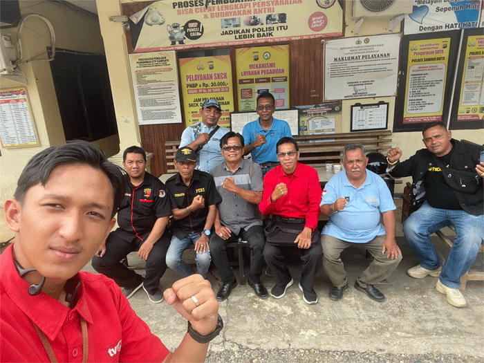 Damonok bersama sejumlah awak media di Sawahlunto