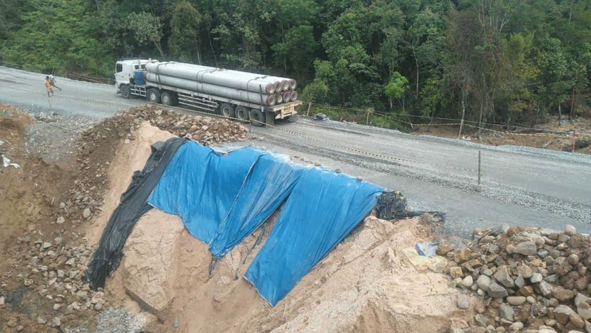 Perbaikan jalan di Tanjung Alai terus dikebut. (riau.go.id)