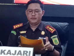 Diduga Korupsi Uang Desa Rp444 Juta, Mantan Kepala Desa dan Bendahara Desa Ditahan Kejari Kuantan Singingi 2 Diduga Korupsi Uang Desa Rp444 Juta, Mantan Kepala Desa dan Bendahara Desa Ditahan Kejari Kuantan Singingi