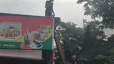 Diduga Berniat Bunuh Diri, Seorang Wanita Urung Lompat dari Atap Warung Kopi