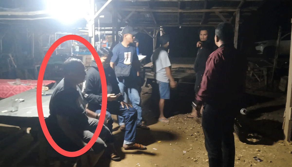 Pelaku tangkap sejumlah orang yang diduga main remi, salah satunya merupakan oknum anggota DPRD Dharmasraya.