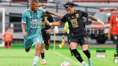 Pertandingan PSBS Biak vs Malut United (Instagram/@malutunitedfc)