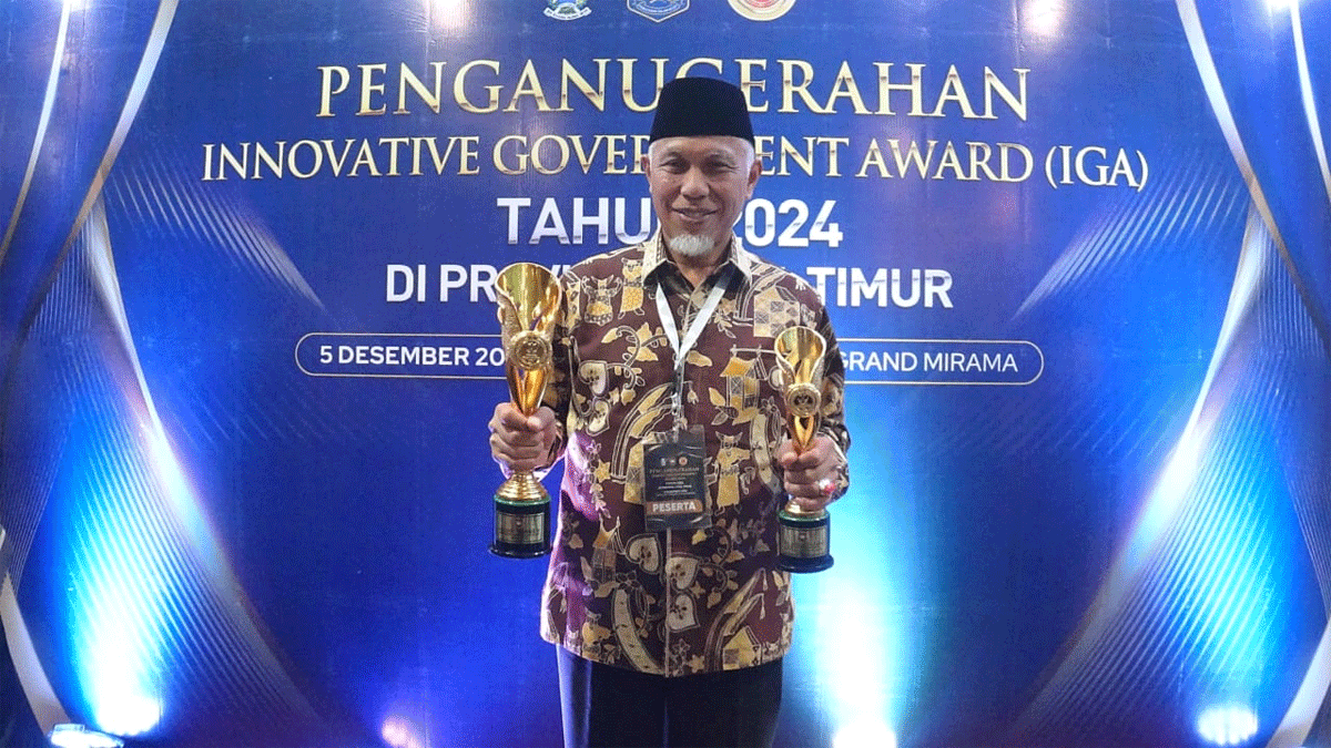 Gubernur Mahyeldi terima dua penghargaan dari Kemendagri. (Biro Adpim)