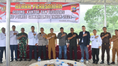 Foto bersama setelah peresmian sejumlah fasilitas di Polres Sawahlunto.