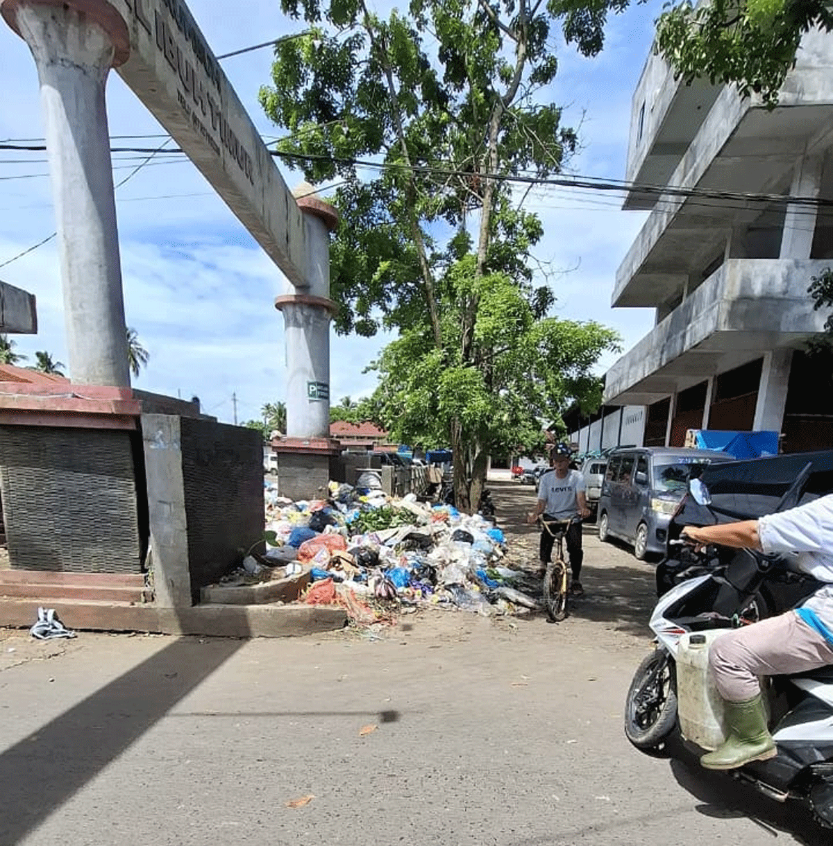 Tumpukan sampah di kawasan Pasar Ibuh, Payakumbuh.