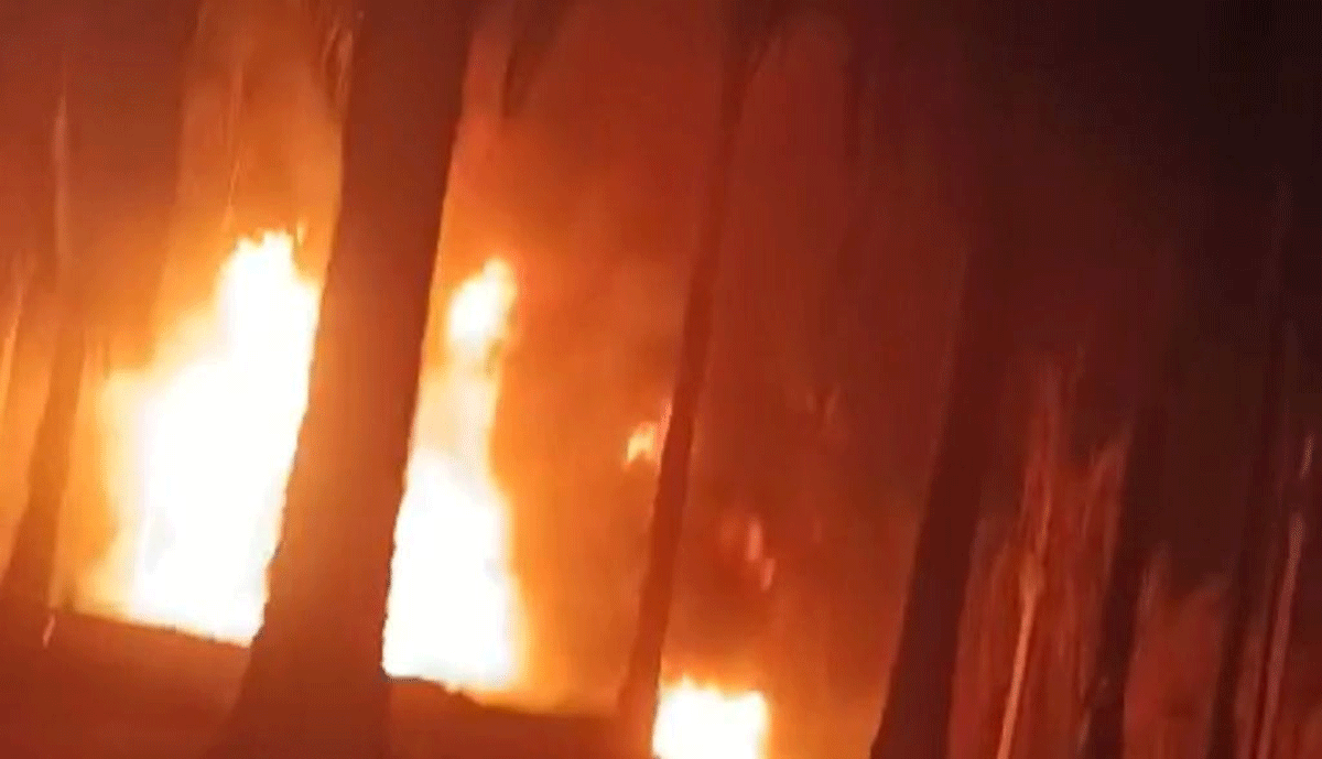 Sumur minyak terbakar hebat di Desa Tanjung Enim, Kecamatan Keluang, Kabupaten Musi Banyusin, Sumatera Selatan.