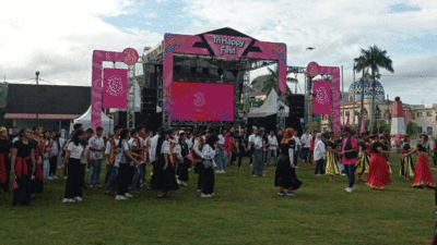 Hibur Masyarakat Nias, Indosat Gelar Parade Maena dan Tri Happy Fest