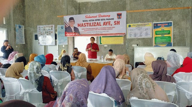 Wakil Ketua DPRD Padang, Mastilizal Aye dengan daerah pemilihan (Dapil) VI Padang Barat, Padang Utara dan Nanggalo turun jemput aspirasi masyarakat konstituennya.