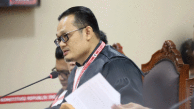 Dodi Irama selaku kuasa hukum Pihak Terkait pada sidang Mendengarkan Jawaban Termohon, Keterangan Pihak Terkait dan Keterangan Bawaslu Perkara Nomor 25/PHPU.BUP-XXIII/2025 PHPU Bupati Banyuasin. (Humas/Ifa)