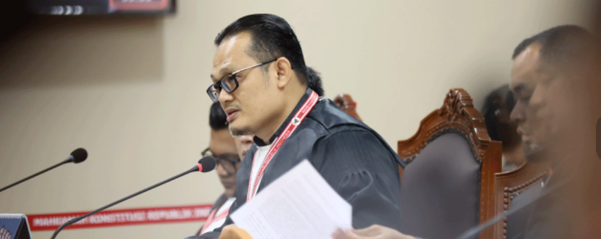 Dodi Irama selaku kuasa hukum Pihak Terkait pada sidang Mendengarkan Jawaban Termohon, Keterangan Pihak Terkait dan Keterangan Bawaslu Perkara Nomor 25/PHPU.BUP-XXIII/2025 PHPU Bupati Banyuasin. (Humas/Ifa)