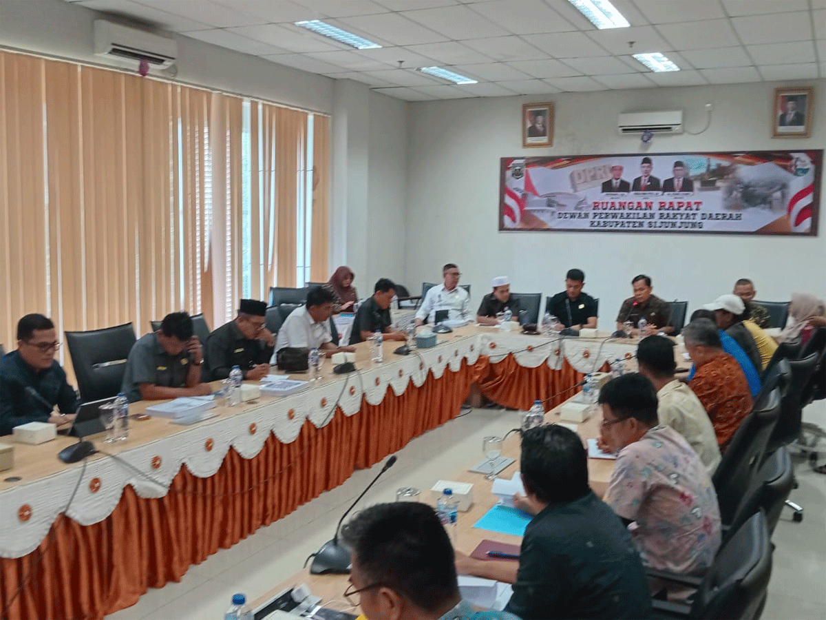 Pertemuan jajaran pemkab dengan DPRD Sijunjung