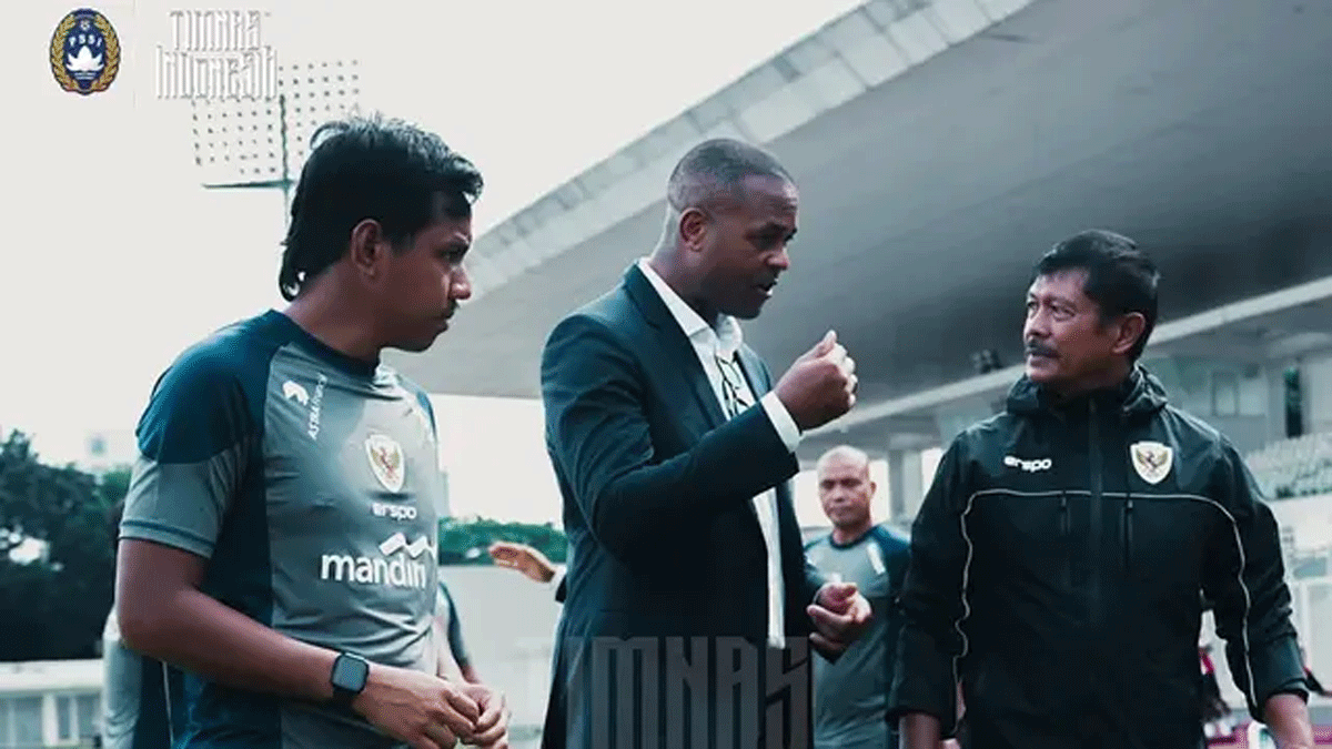 Pelatih Timnas Indonesia, Patrick Kluivert bersama Timnas Indonesia U-20, Indra Sjafri. (Instagram Indra Sjafri).