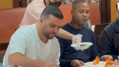 Disantap Pelatih Timnas Indonesia, Makanan Minang Makin Mendunia, Patrick Kluivert: Rendang Pedas!