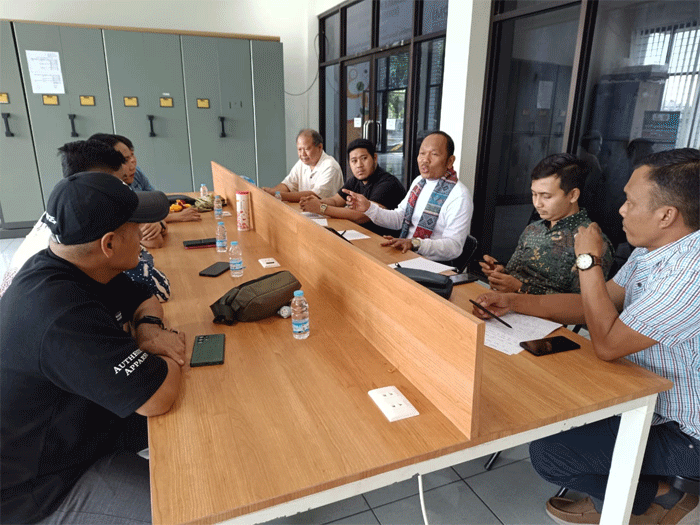 Para pegiat olahraga mendatangi Sekretariat KORMI Medan di Jalan Willem Iskandar, Medan Estate, Kamis (16/1/2025)